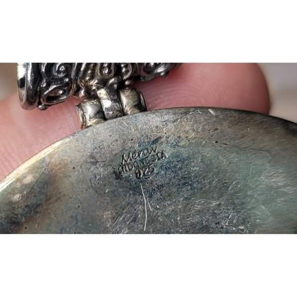 Meran Sterlng Silver, Mother of Pearl & Onyx Large Round Ornate Pendant 161 - Picture 7 of 9